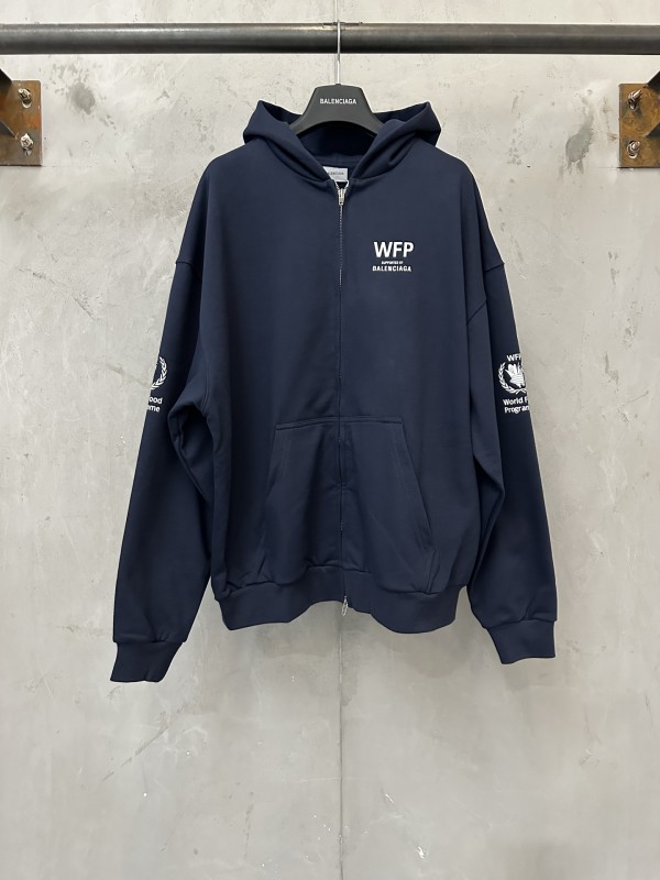 발렌시아가 WFP 컬래버 집업 후