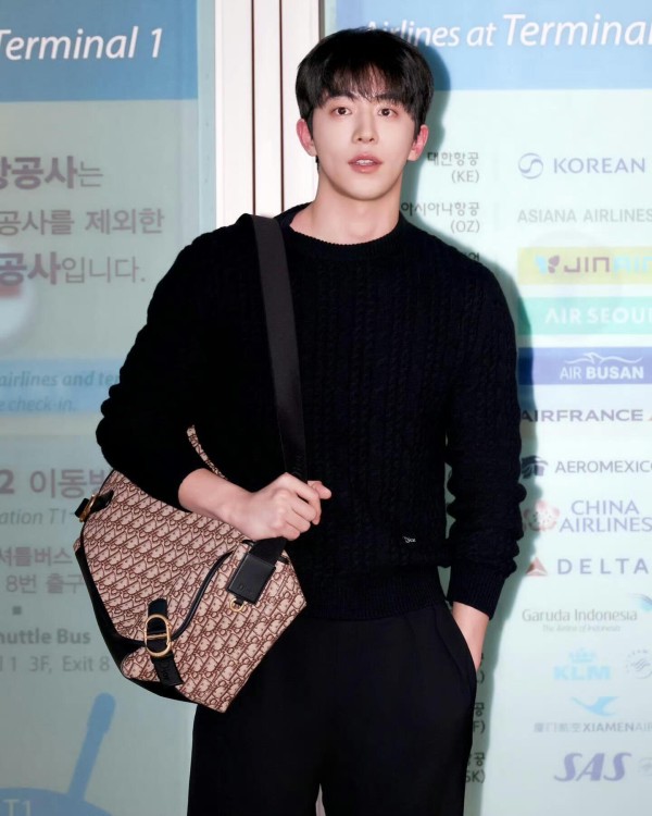 디올 자수 로고 케이블 니트