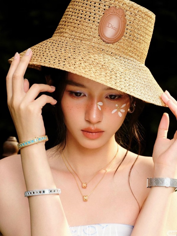D가 수입한 종이 라피아 소재 버
