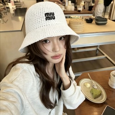 미우미우 신상 밀짚모자, 수공예