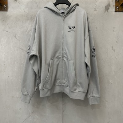 발렌시아가 WFP 컬래버 집업 후